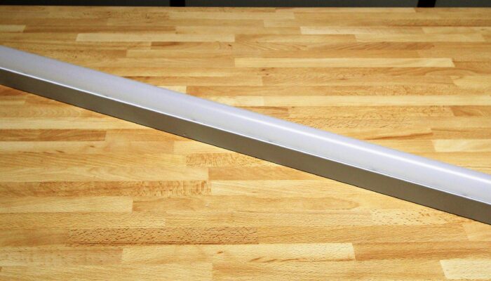 Kombination von Licht und Metall SIDLER Balkenleuchte